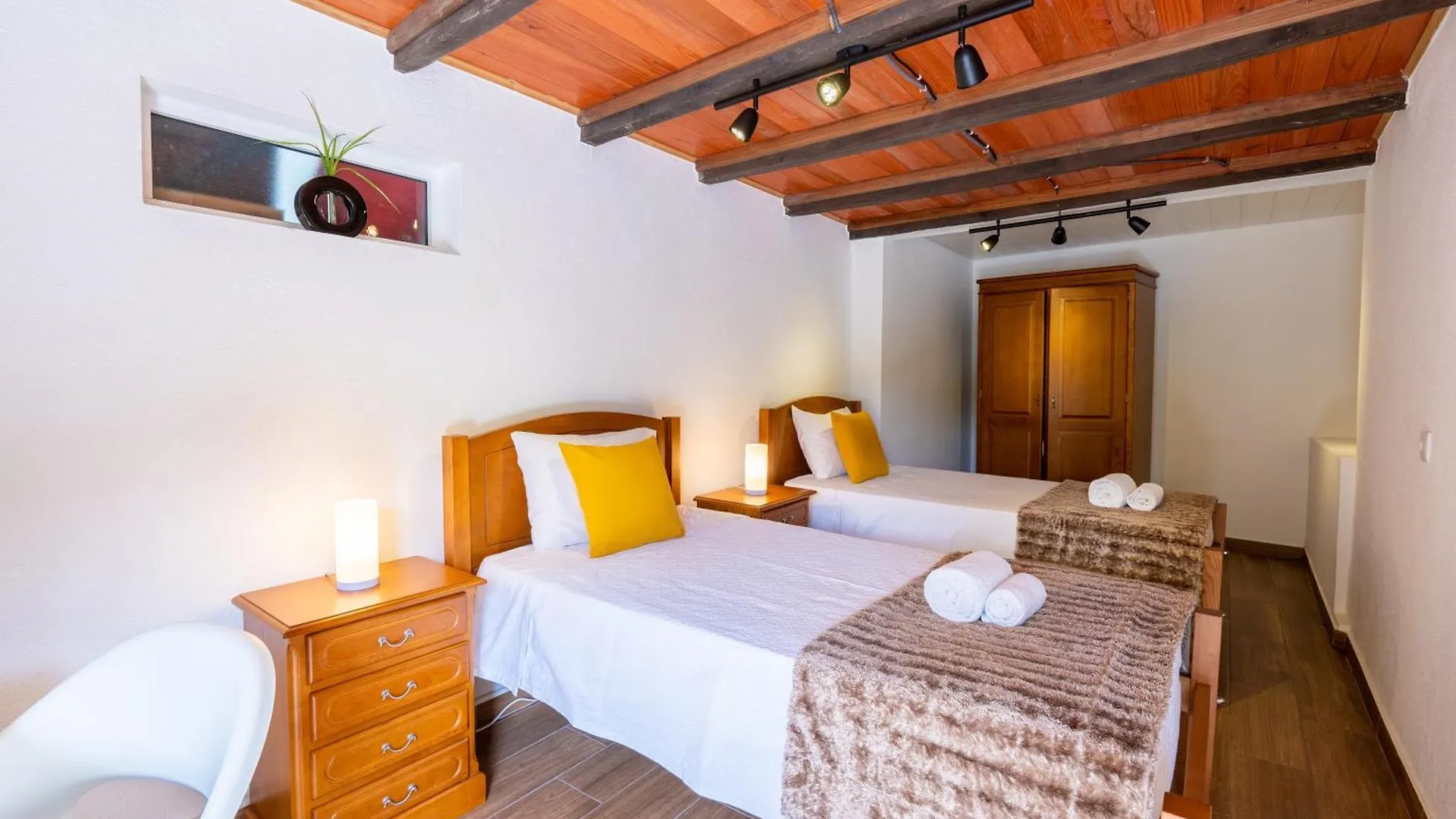 Sleep Among The Bananas! Rustic Cottage With Trails At Your Doorstep 蓬他达维托亚 0*,  葡萄牙