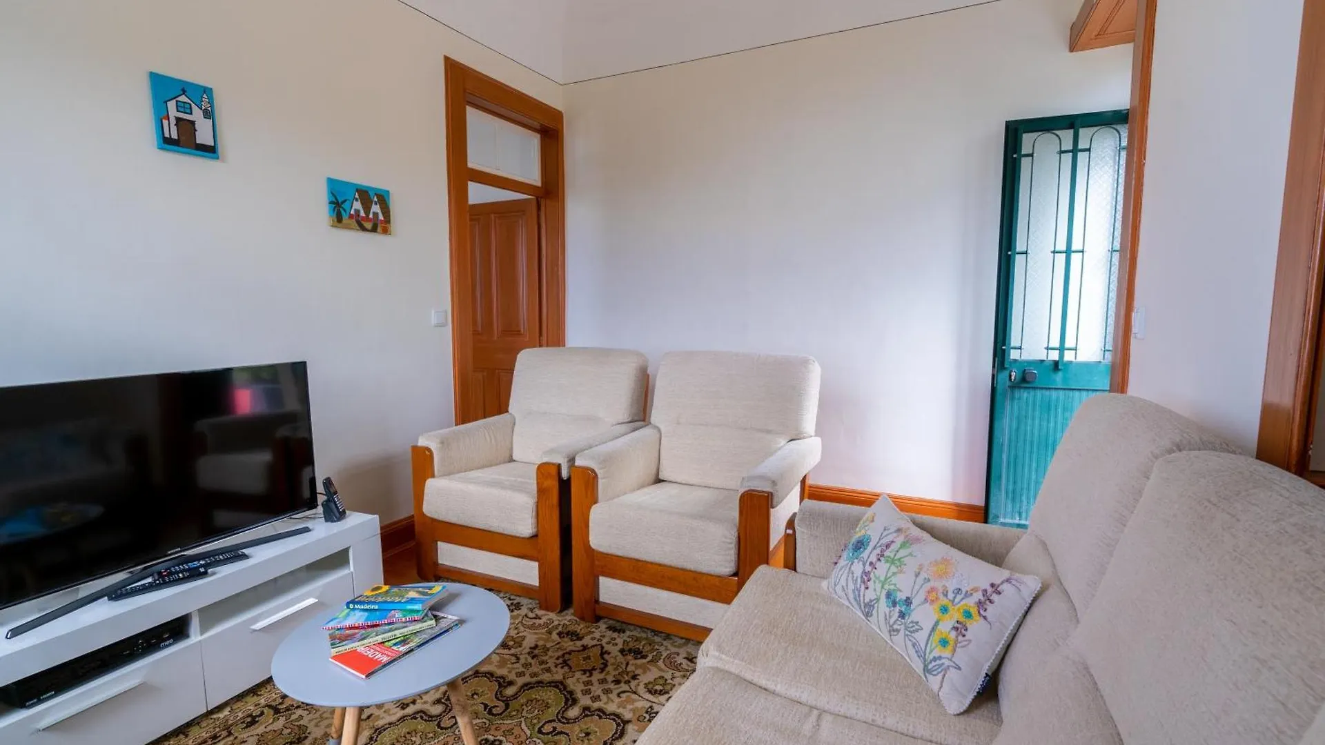 Sleep Among The Bananas! Rustic Cottage With Trails At Your Doorstep 蓬他达维托亚 葡萄牙